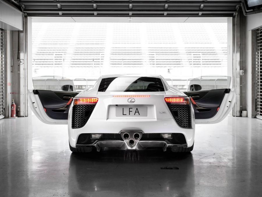 Lexus LF-A 2010 года  (фото 45 из 213)